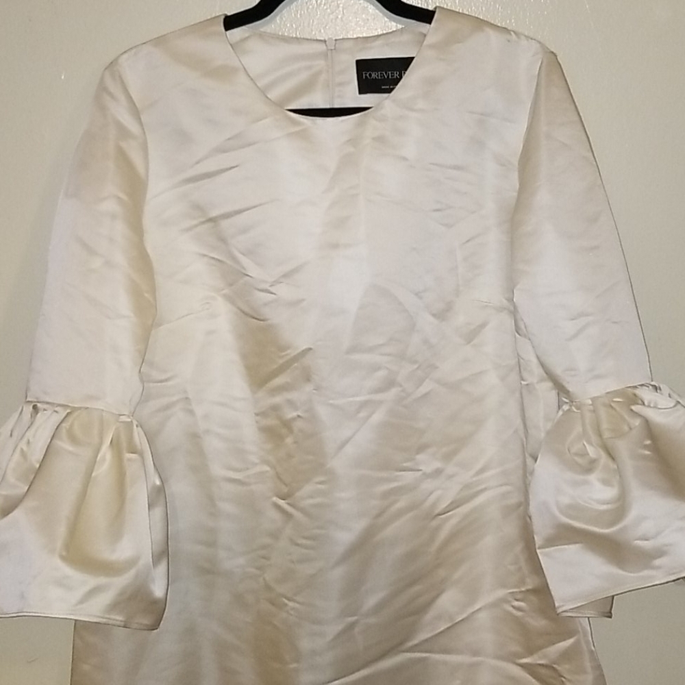 Bell sleeved dress